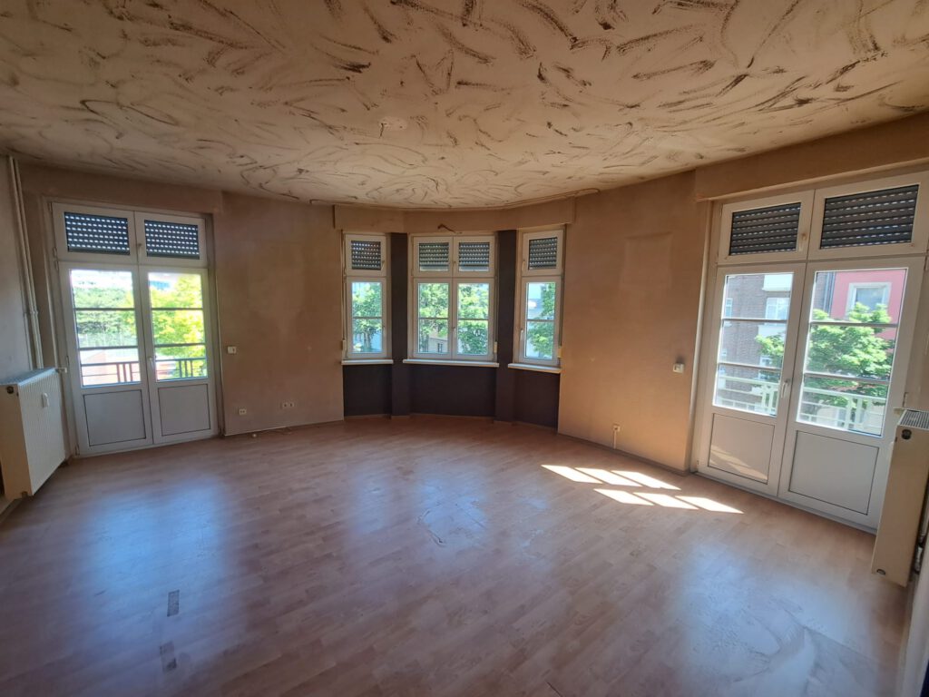 Vorher-Foto Wohnzimmer unrenoviert